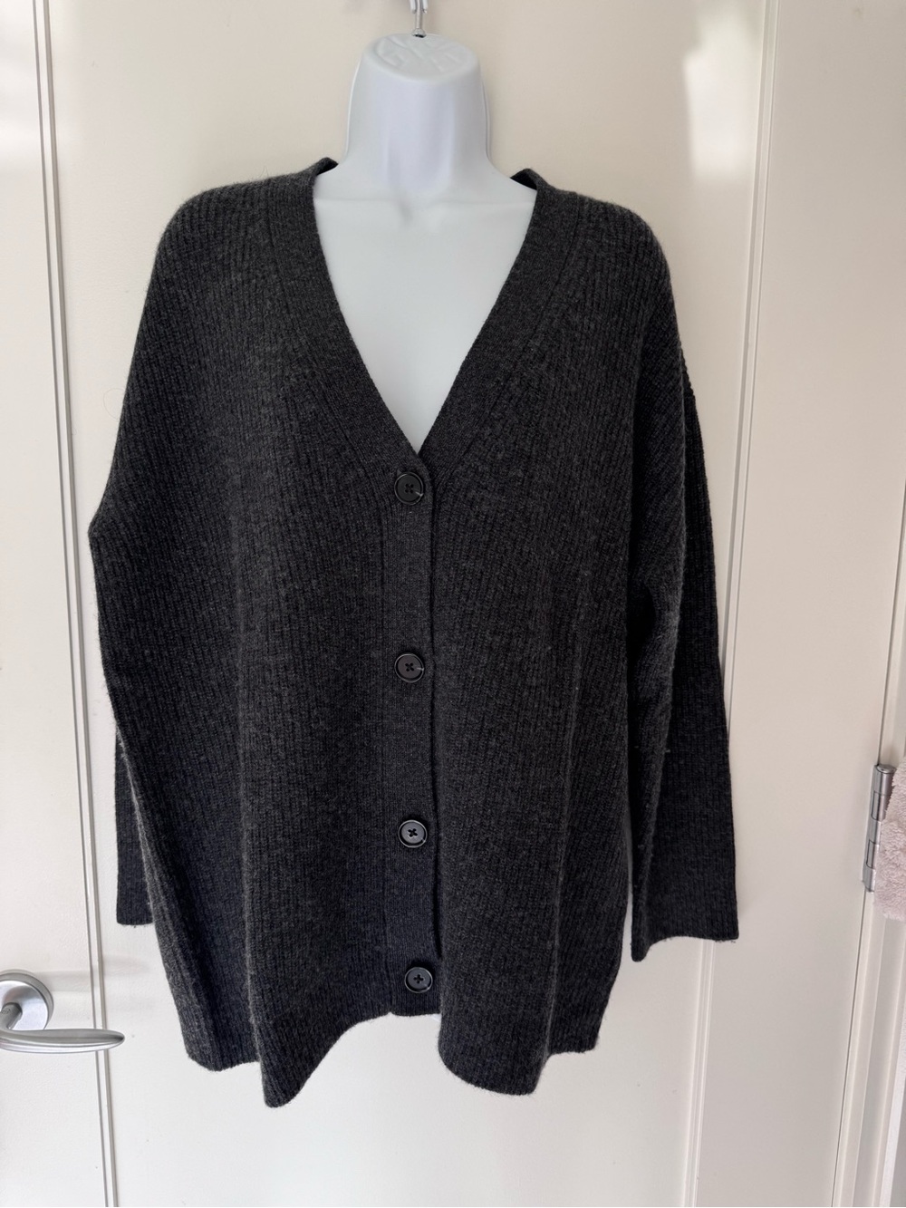 Quince Cashmere Charcoal Grey V-Neck Women’s Cardigan Sweater